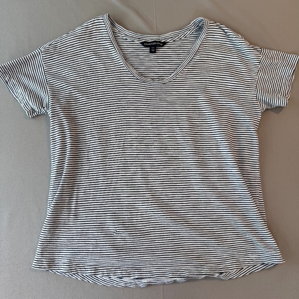 Calvin Klein Women's Navy & White Ribbed Knit Top - Size Small